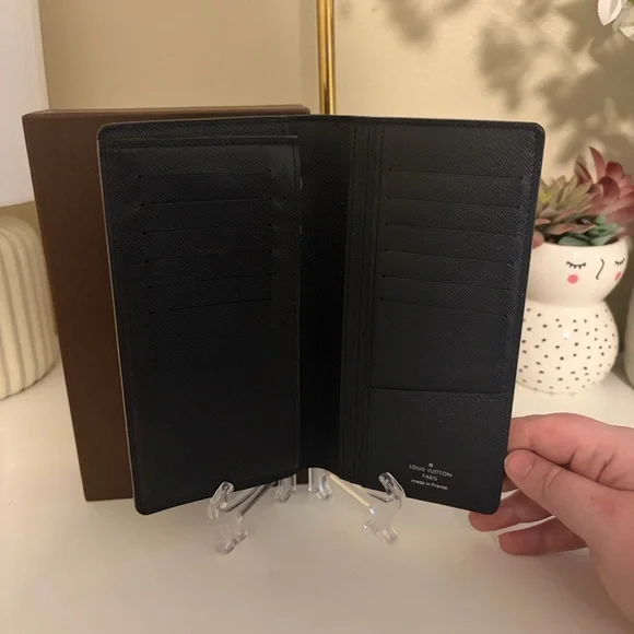 Louis Vuitton Taiga Brazza Navy Bifold Wallet with Box - Picture 4 of 11